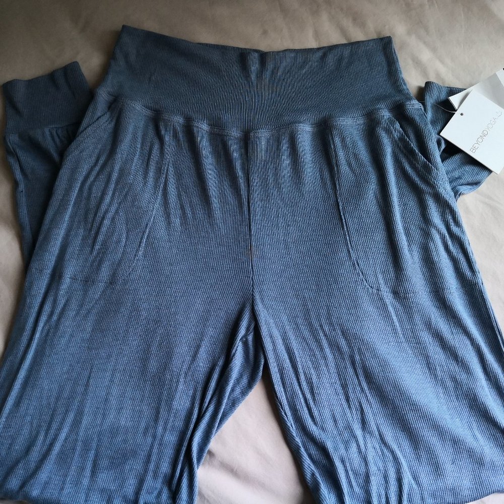 NWT Beyond Yoga Cozy Ribbed Joggers M